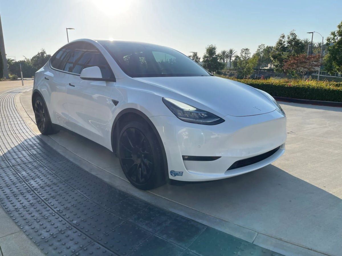 Used 2023 Tesla Model Y Long Range AWD/4WD image 3