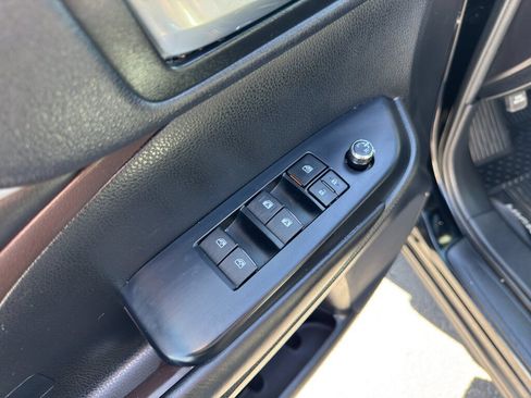 Used 2019 Toyota Highlander XLE AWD/4WD image 13