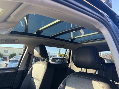 Certified 2022 Volkswagen Tiguan SE w/ Panoramic Sunroof Package image 12