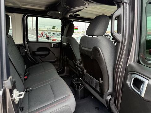 Used 2024 Jeep Wrangler Unlimited Rubicon AWD/4WD image 17