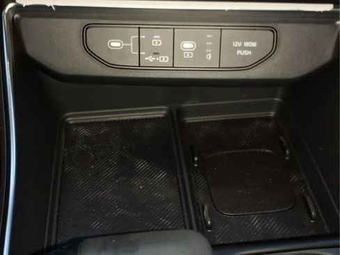 Used 2025 Kia Carnival SX Prestige image 25