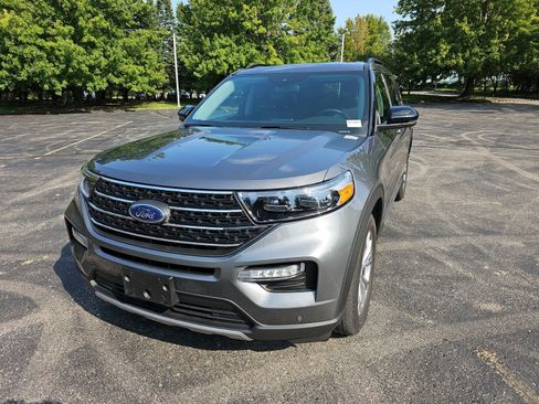 Used 2023 Ford Explorer XLT w/ Equipment Group 202A AWD/4WD image 2