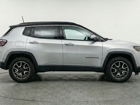 Used 2025 Jeep Compass Trailhawk AWD/4WD image 11