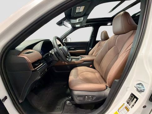 Certified 2025 Toyota Grand Highlander AWD Hybrid image 17