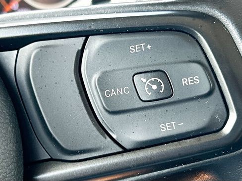 Used 2022 Jeep Wrangler Unlimited Sport AWD/4WD image 35