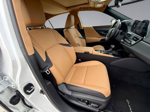 Used 2025 Lexus ES 350 w/ Premium Package FWD image 16