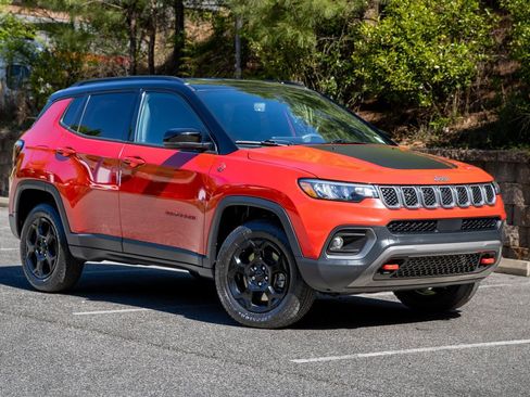 Used 2023 Jeep Compass Trailhawk AWD/4WD image 4