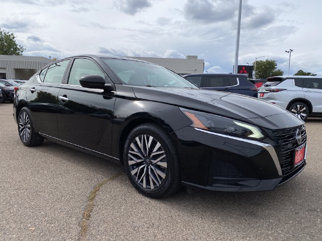 Used 2025 Nissan Altima 2.5 SV FWD image 7
