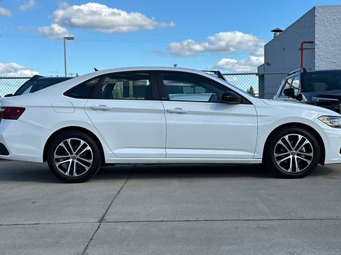 Used 2024 Volkswagen Jetta Sport image 2