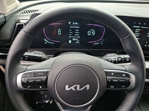 Used 2025 Kia Sportage EX w/ Premium Package image 21