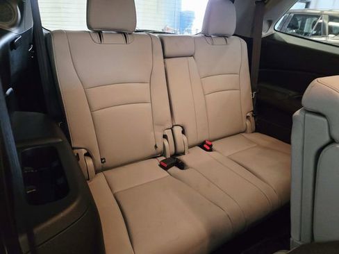 Used 2022 Honda Pilot Touring image 14