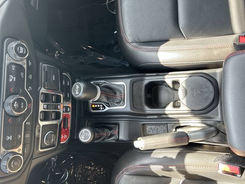 Used 2021 Jeep Wrangler Unlimited Rubicon AWD/4WD image 23