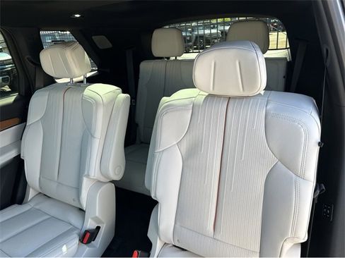 New 2026 Cadillac Vistiq Luxury image 18