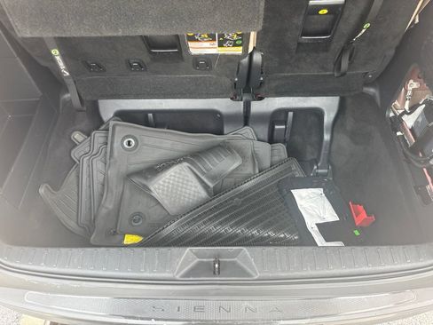 Used 2021 Toyota Sienna XLE FWD image 10