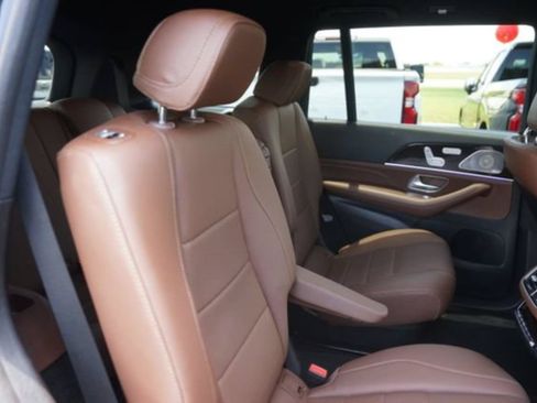 Used 2025 Mercedes-Benz GLS 450 4MATIC image 19