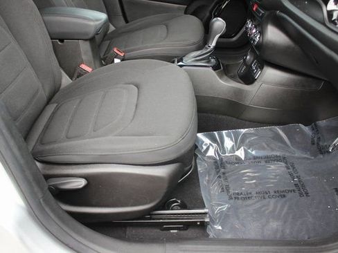 Used 2017 Jeep Renegade Altitude image 29