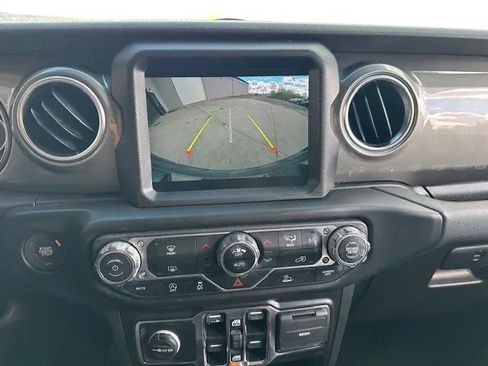 Used 2022 Jeep Wrangler Unlimited Sahara image 30