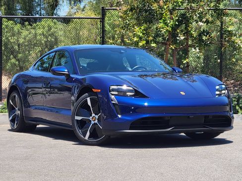 Used 2022 Porsche Taycan RWD image 9