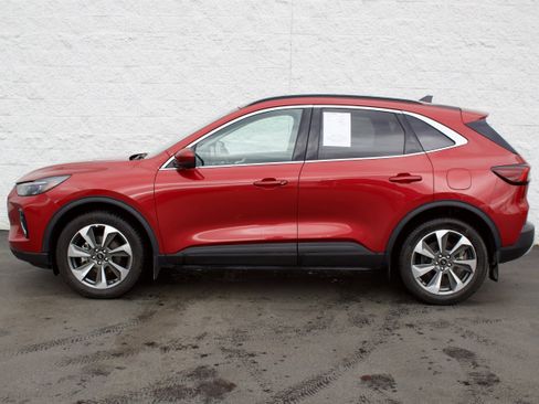 Used 2023 Ford Escape Platinum image 4