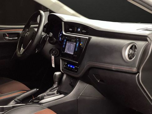 Used 2018 Toyota Corolla SE FWD image 13