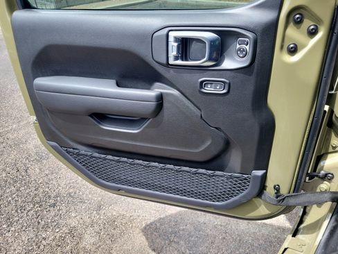 New 2025 Jeep Gladiator Sport image 13