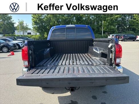 Used 2022 Toyota Tacoma SR5 RWD image 35