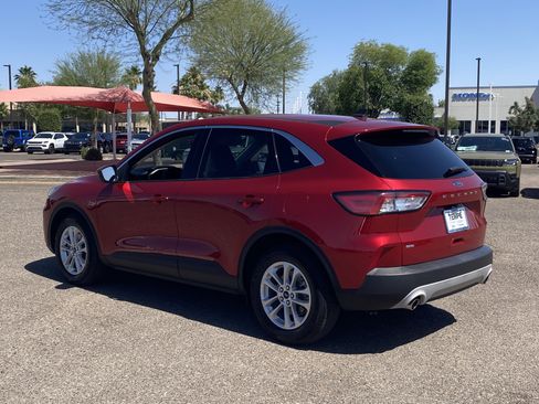 Used 2021 Ford Escape SE FWD image 4