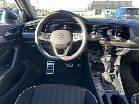 Used 2024 Volkswagen Jetta Sport image 15