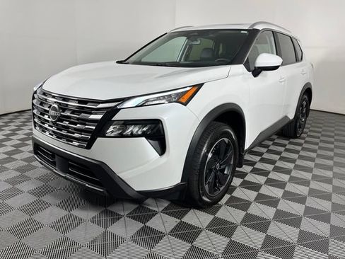 Certified 2025 Nissan Rogue SV w/ SV Premium Package FWD image 6