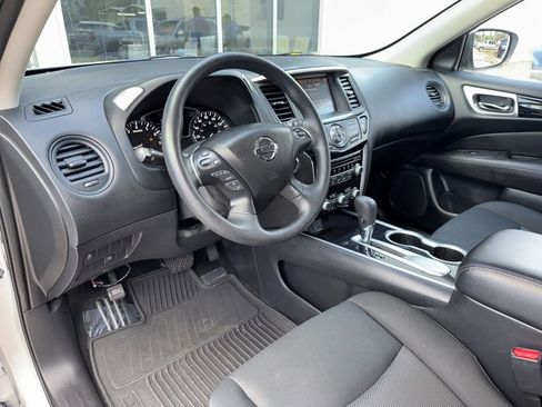 Used 2020 Nissan Pathfinder S image 11