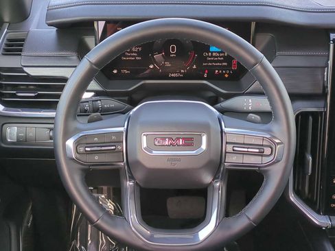 Used 2025 GMC Acadia Elevation image 14