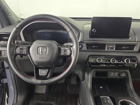 Certified 2025 Honda Pilot Black Edition image 9