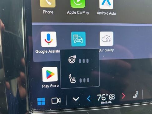 Used 2024 Volvo XC60 B5 Plus image 23