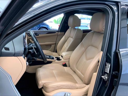 Certified 2024 Porsche Macan AWD/4WD image 5