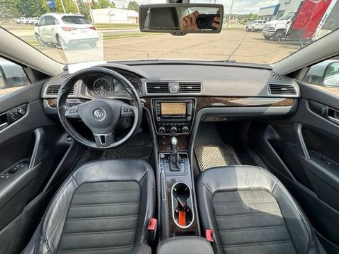Used 2015 Volkswagen Passat 1.8T SEL Premium FWD image 16