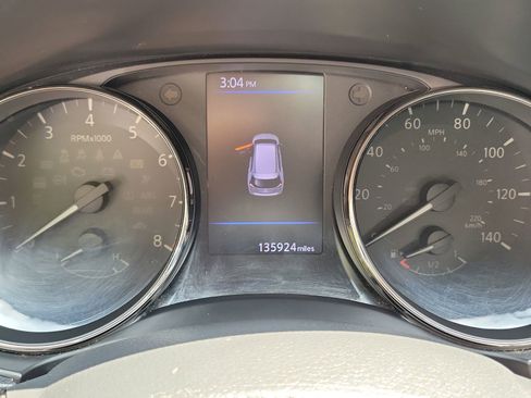 Used 2018 Nissan Rogue SV w/ Premium Package FWD image 13