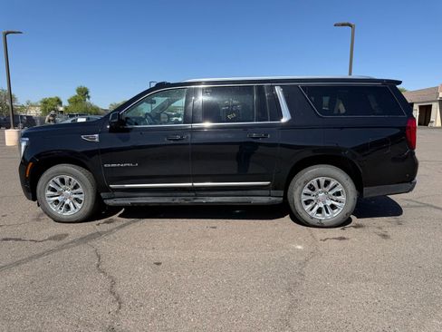 Used 2025 GMC Yukon XL Denali AWD/4WD image 8