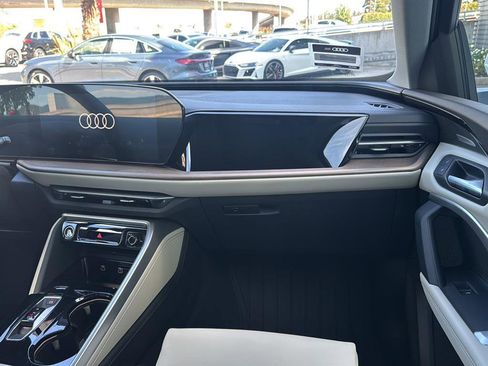 Used 2025 Audi Q5 Premium Plus w/ Premium Plus AWD/4WD image 11