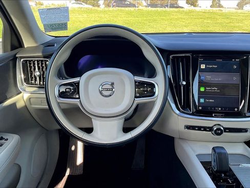 Used 2024 Volvo V60 B5 Cross Country Plus image 8