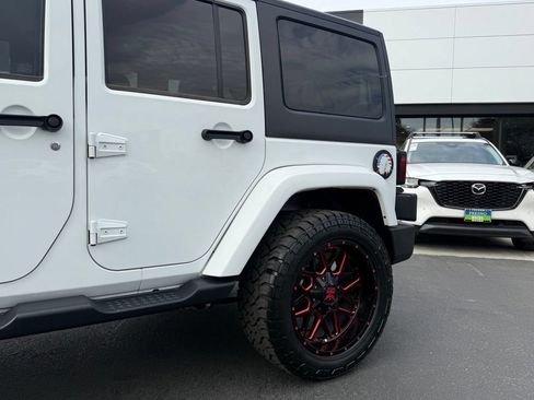Used 2018 Jeep Wrangler Unlimited Sahara AWD/4WD image 6
