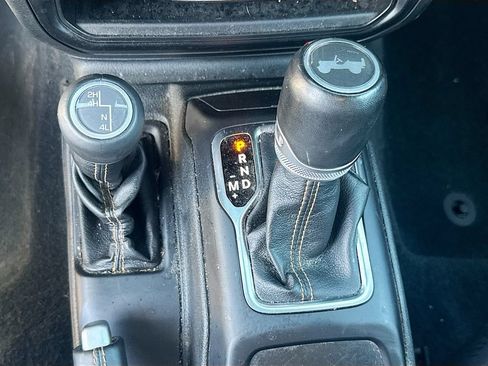 Used 2022 Jeep Wrangler Unlimited Sahara AWD/4WD image 18
