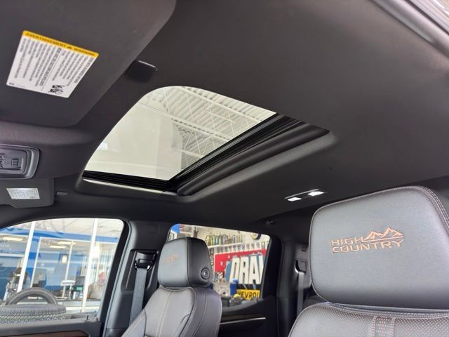 Used 2025 Chevrolet Silverado 1500 High Country w/ Midnight Edition AWD/4WD image 8