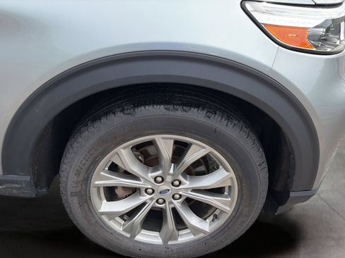 Used 2023 Ford Explorer XLT w/ Equipment Group 202A AWD/4WD image 28