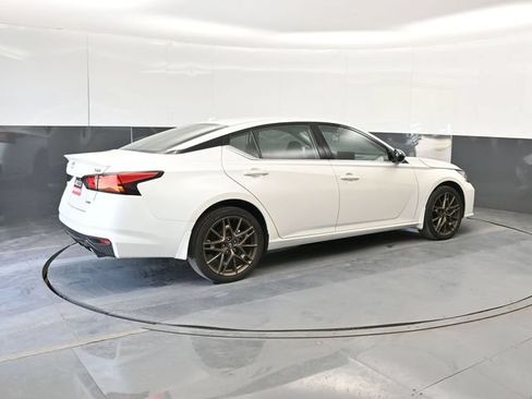 Used 2025 Nissan Altima 2.5 SR w/ SR Premium Package AWD/4WD image 3