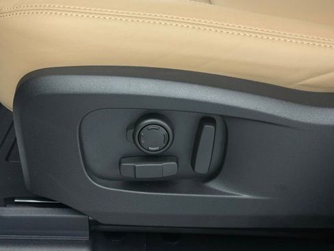 New 2026 Land Rover Defender 110 X-Dynamic SE image 27