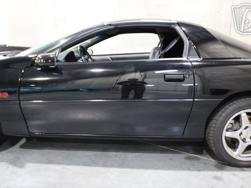 Used 2000 Chevrolet Camaro Z28 w/ SS Performance/Appearance Pkg RWD image 29