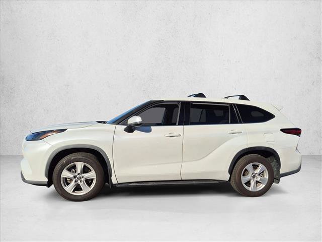 Used 2022 Toyota Highlander LE FWD image 8