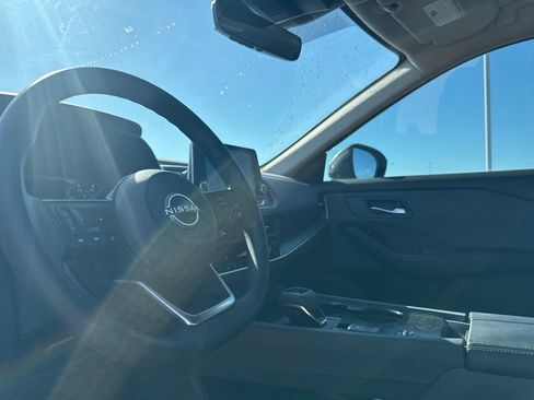 Certified 2023 Nissan Rogue SV FWD image 36