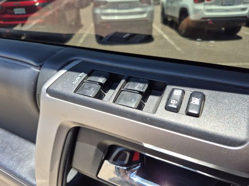 Used 2018 Toyota 4Runner SR5 Premium AWD/4WD image 18