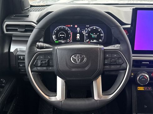 Used 2025 Toyota Tacoma TRD Off-Road image 13